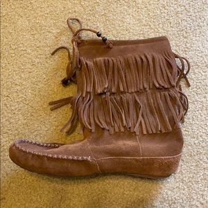 minnetonka fringe boots